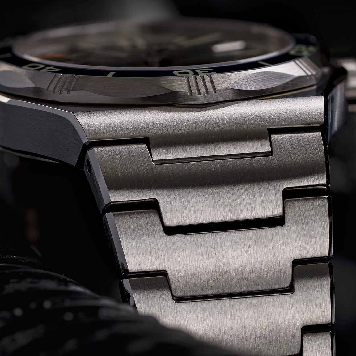Ocean Crawler Bolt | Electric Reef — Mantis | Limited Edition