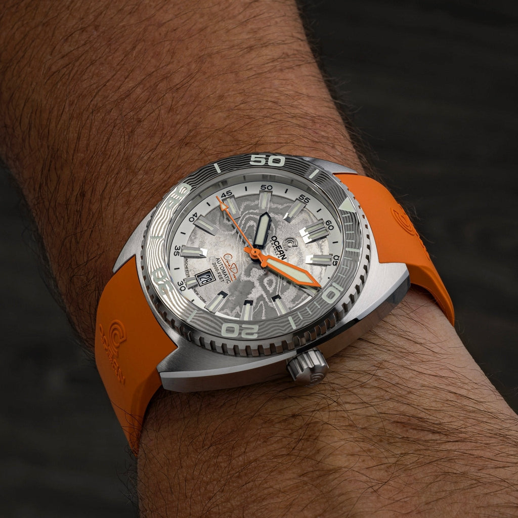 Core Diver - Damascus Steel - 2 Straps Included!